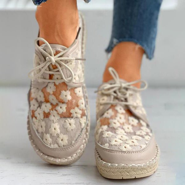 Women's Embroidered Lace Shoes